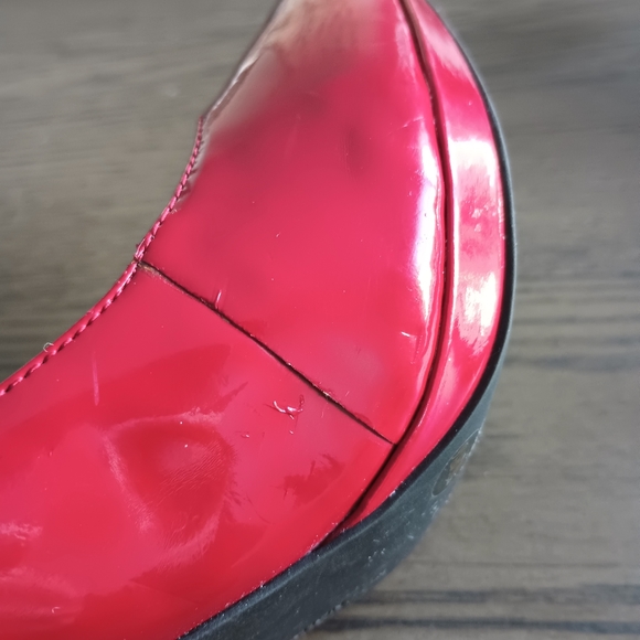 BCBGeneration Red Faux Patent Leather Stiletto Heels   Size 9.5  Pre-owned - Picture 7 of 11